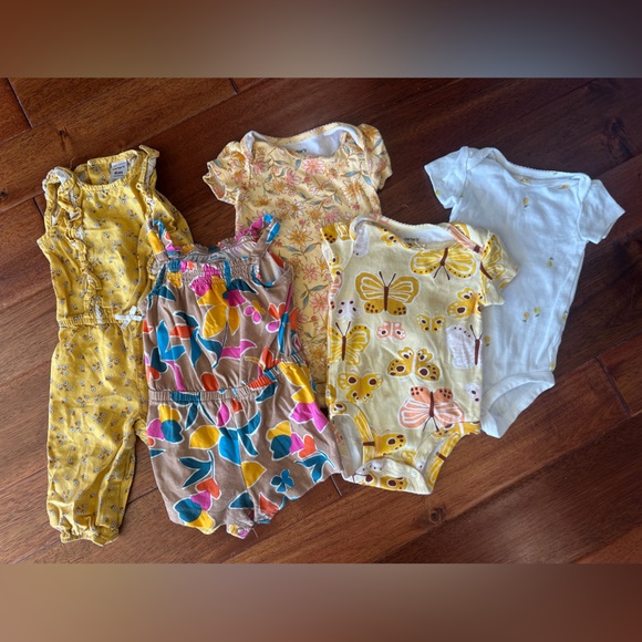 Carter's Other - Carter's Yellow and White Baby Outfit